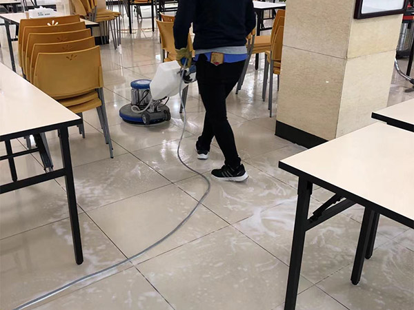 清洗地面 (1)