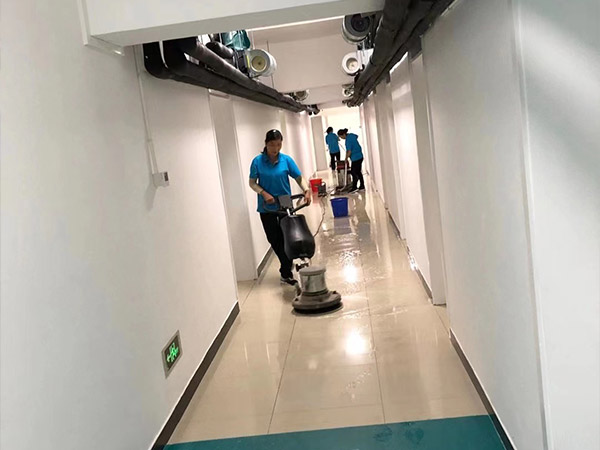 清洗地面 (4)
